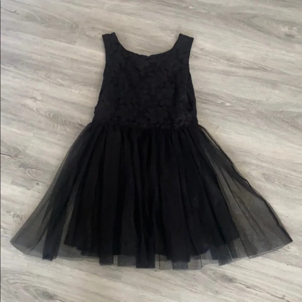 Adorable little black dress size medium